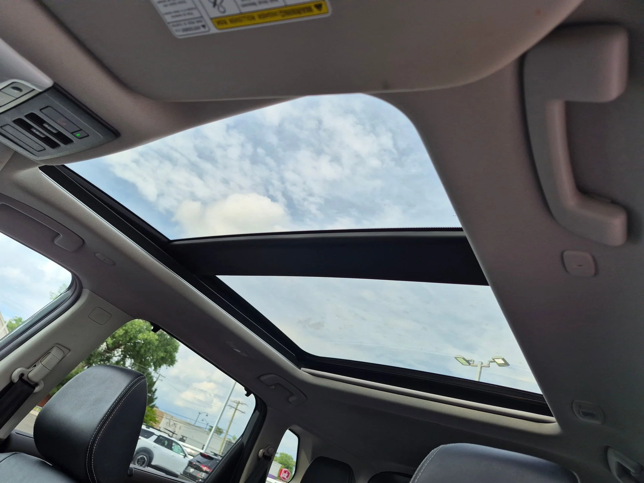 Used 2022 Boulder Gray Pearl Nissan SL image 13