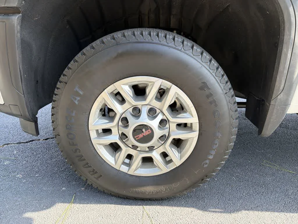New 2026 Summit White GMC Pro image 9