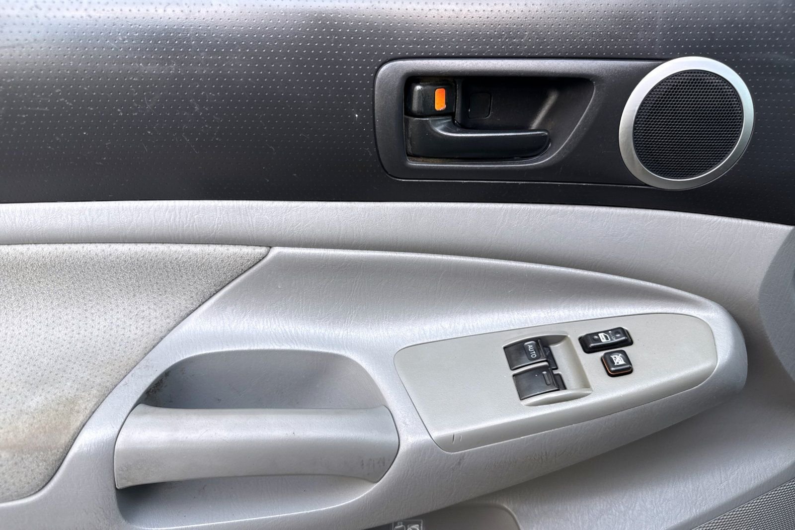 Used 2011 Silver Toyota Base image 10