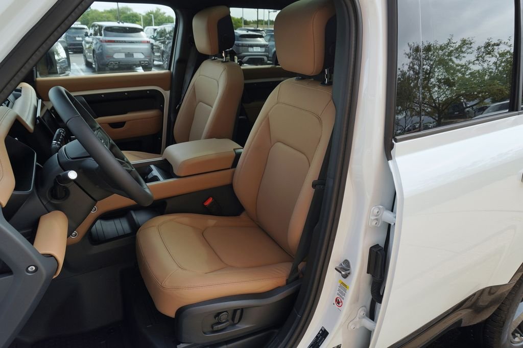 New 2026 Fuji White Land Rover X-Dynamic SE image 13