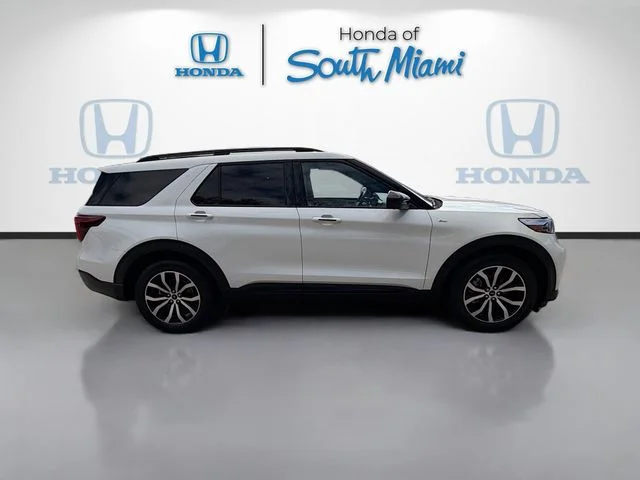 Used 2023 White Metallic Ford ST-Line image 8