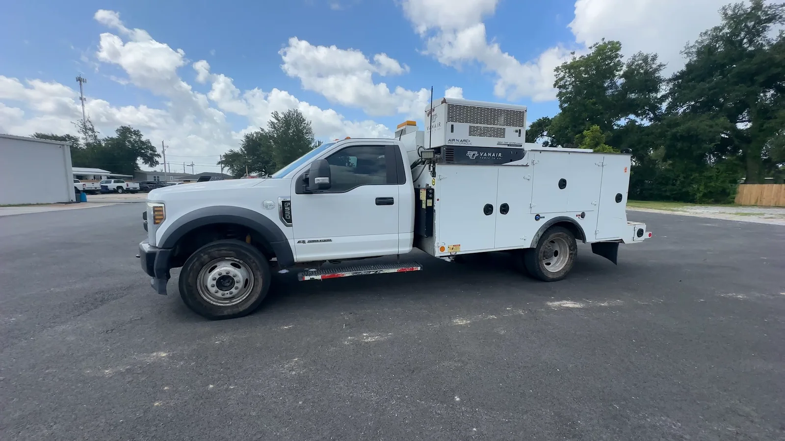 Used 2019 White Ford XL image 4