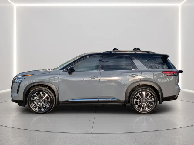 New 2026 Boulder Gray Pearl / Super Black Two-tone Nissan Platinum image 2