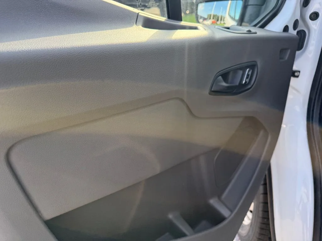Used 2025 White Ford XL image 4
