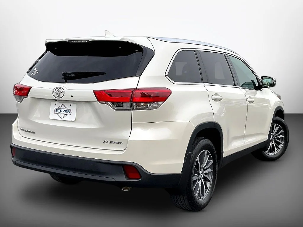 Used 2019 Blizzard Pearl Toyota XLE image 6