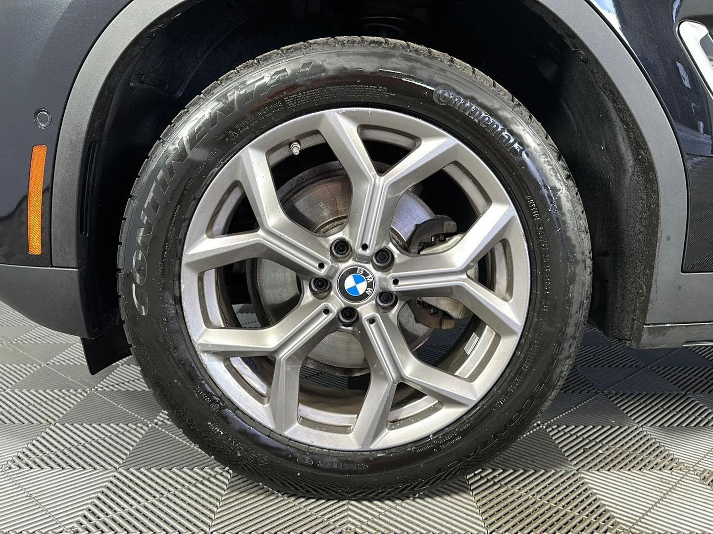 Used 2024 Black Sapphire Metallic BMW xDrive30i image 7
