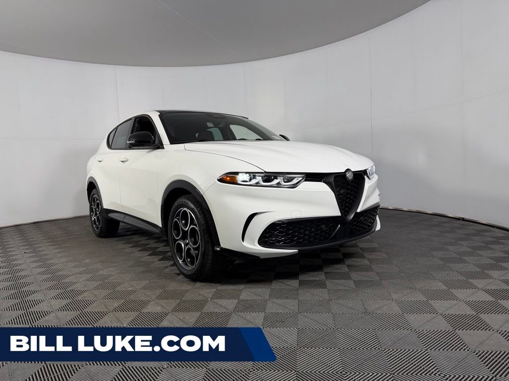 Used 2025 White Alfa Romeo Base image 1