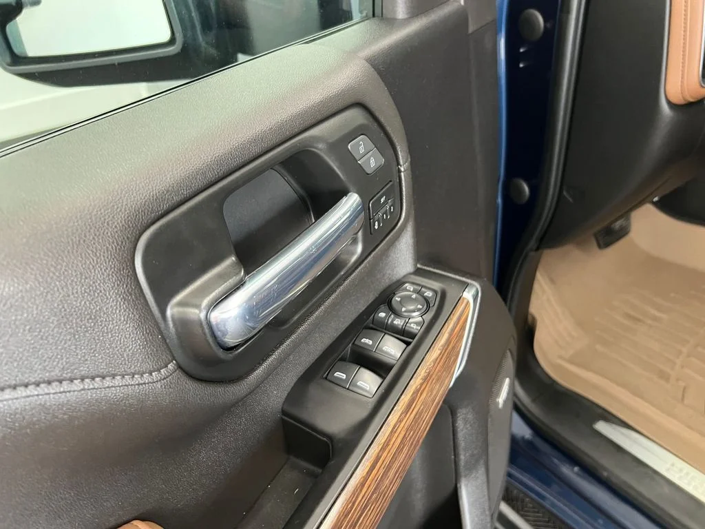 Used 2022 Northsky Blue Metallic Chevrolet High Country image 11