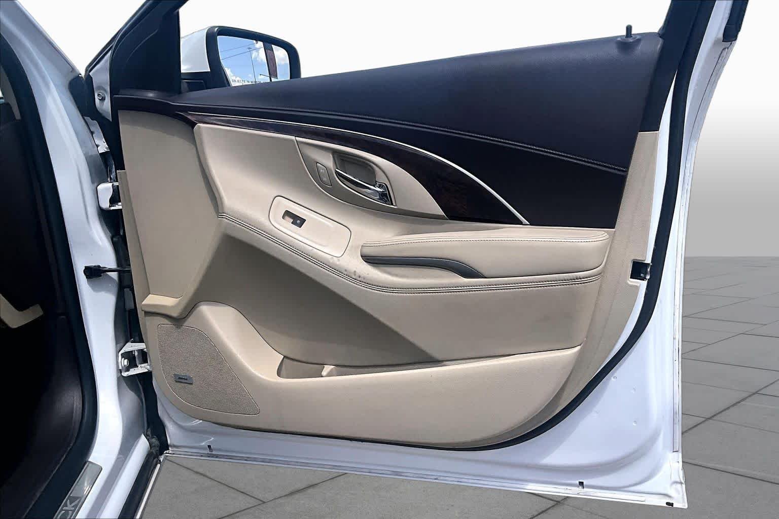 Used 2015 White Frost Tricoat Buick Leather image 22