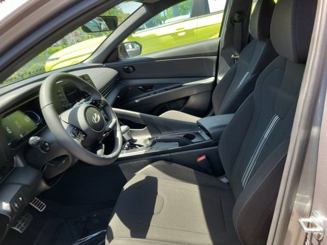 2025 Hyundai Elantra SEL - Photo 12