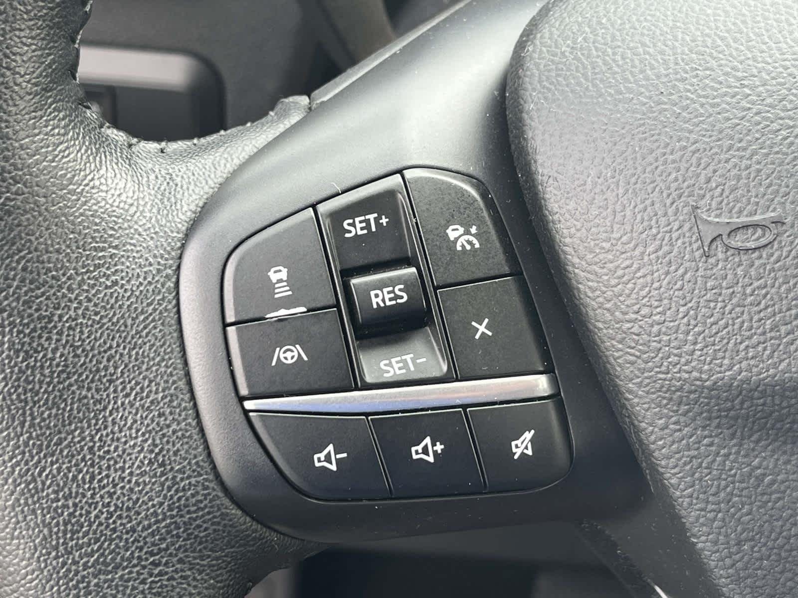 Used 2020  Ford Titanium Hybrid image 34