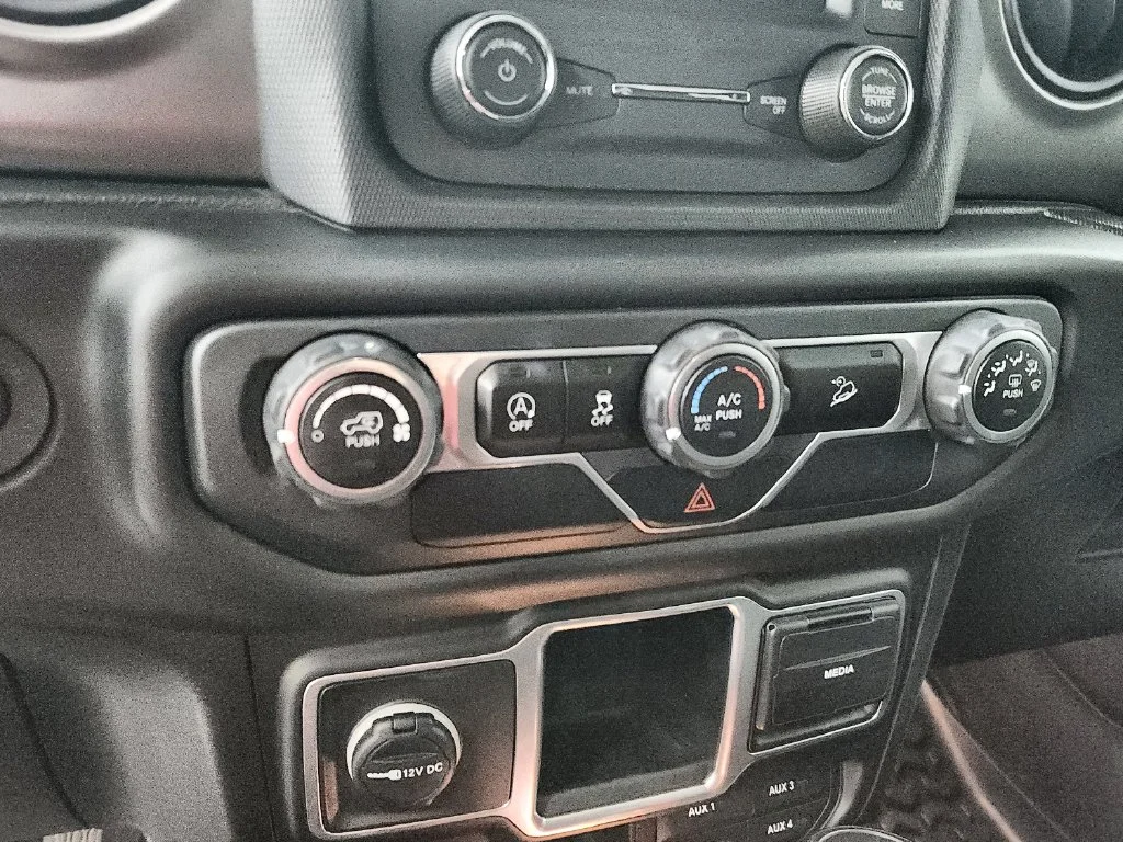 Certified Used 2018 White Jeep Unlimited Sport image 28