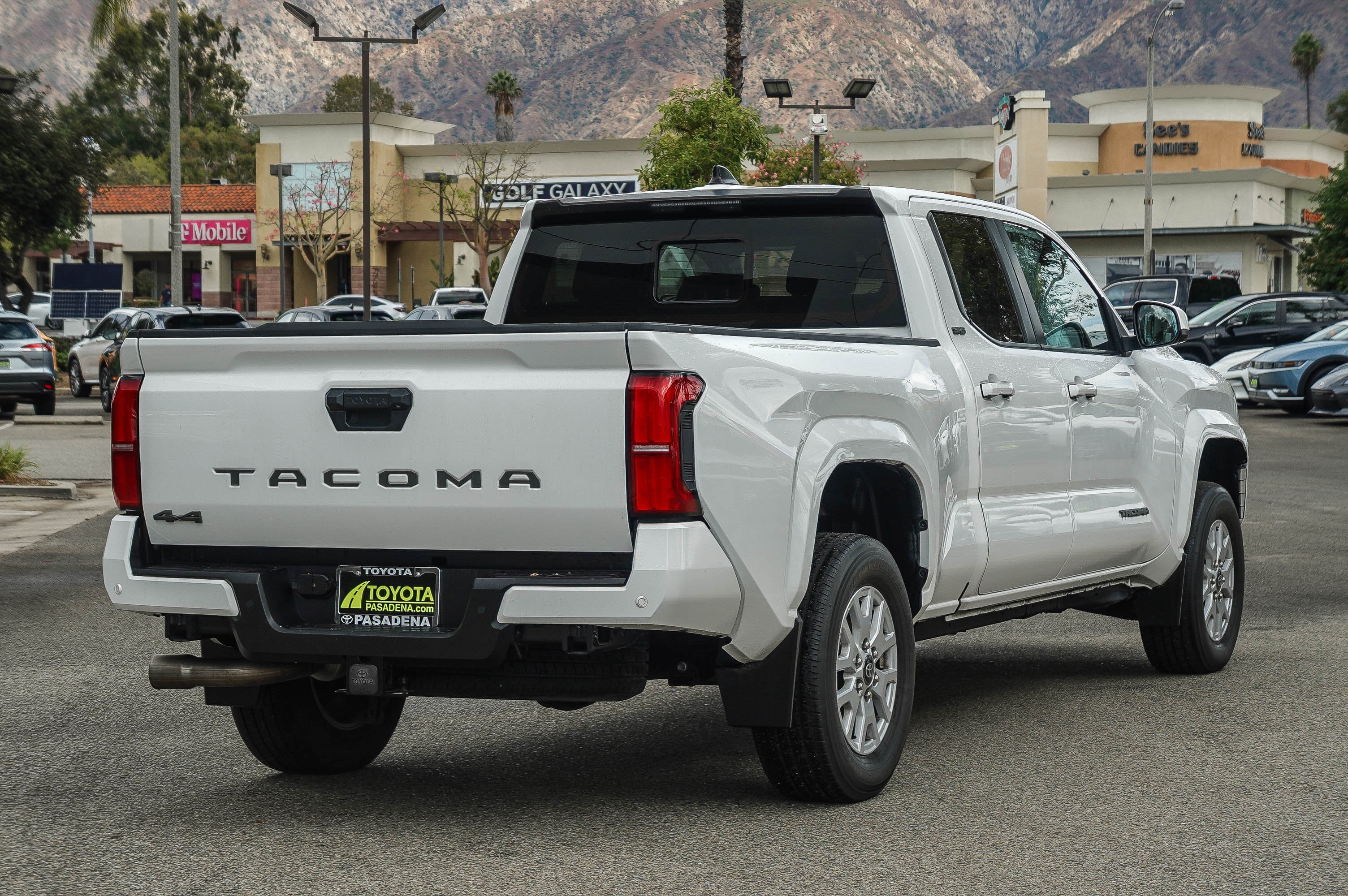 Used 2024 ICE CAP TOYOTA TRUCK SR5 L/B image 4