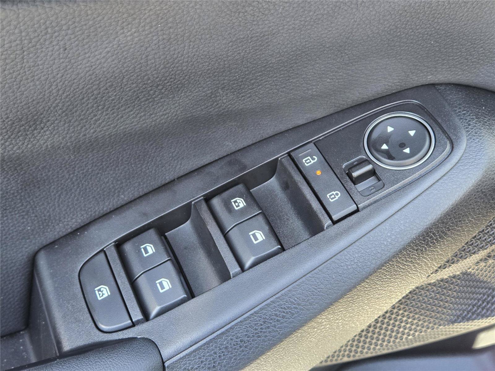 New 2026 Snow White Pearl Kia EX image 15