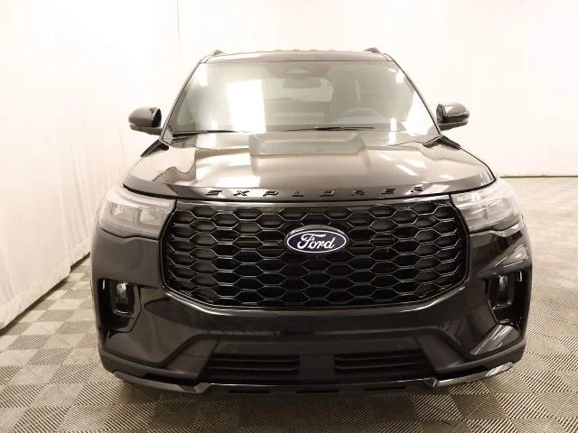 New 2027 Agate Black Metallic Ford ST-Line image 21