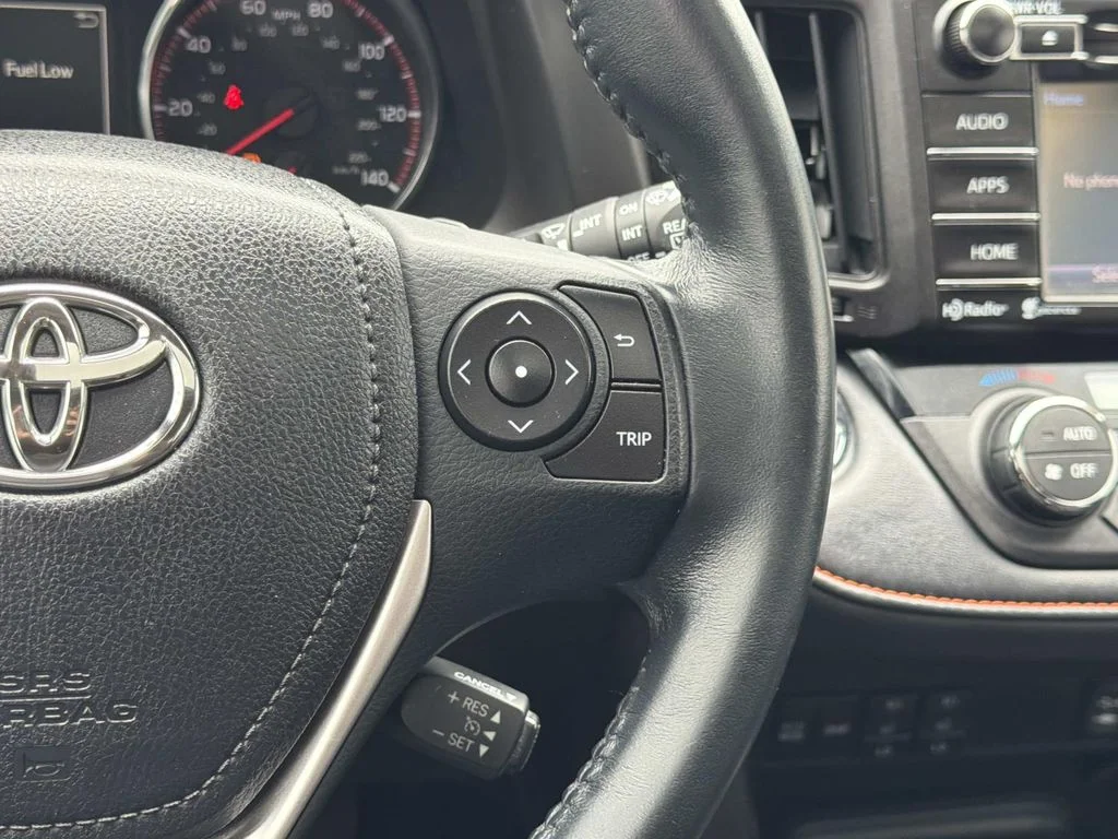 Used 2016 SUPER WHITE Toyota SE image 10