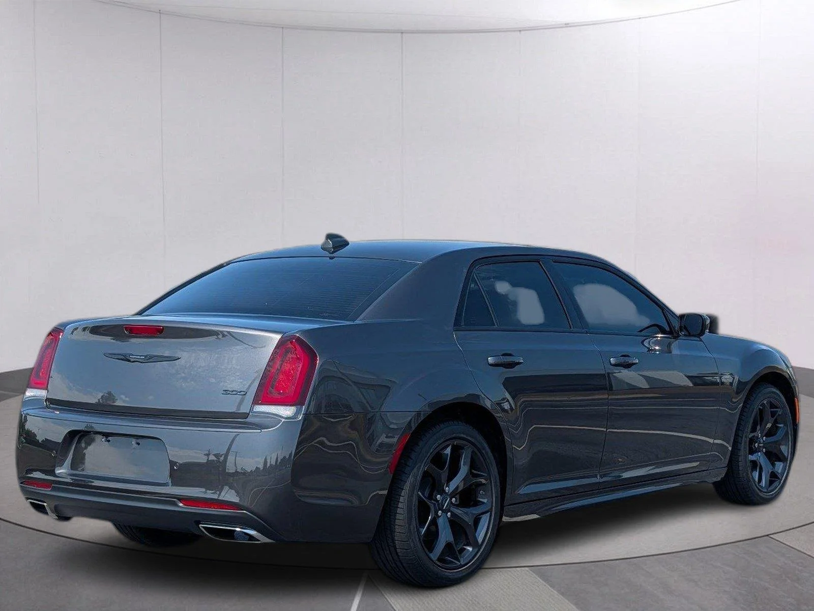 Used 2023 Granite Crystal Metallic Clearcoat Chrysler Touring L image 5