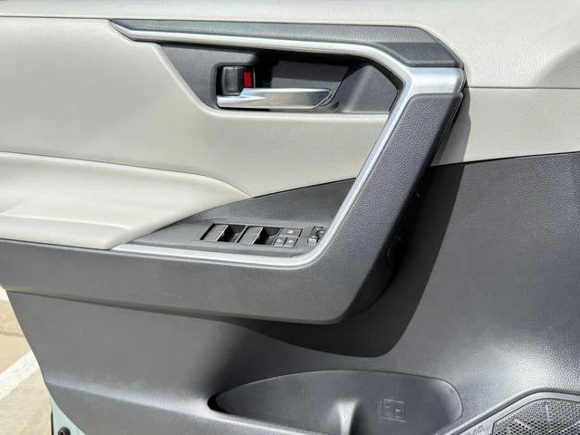 Certified Used 2019 LUNAR ROCK Toyota XLE Premium image 24