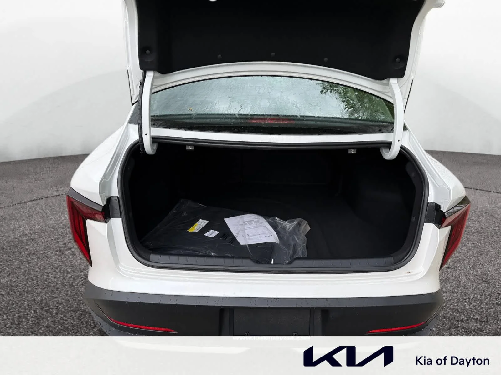 New 2026 Snow White Pearl Kia LXS image 23