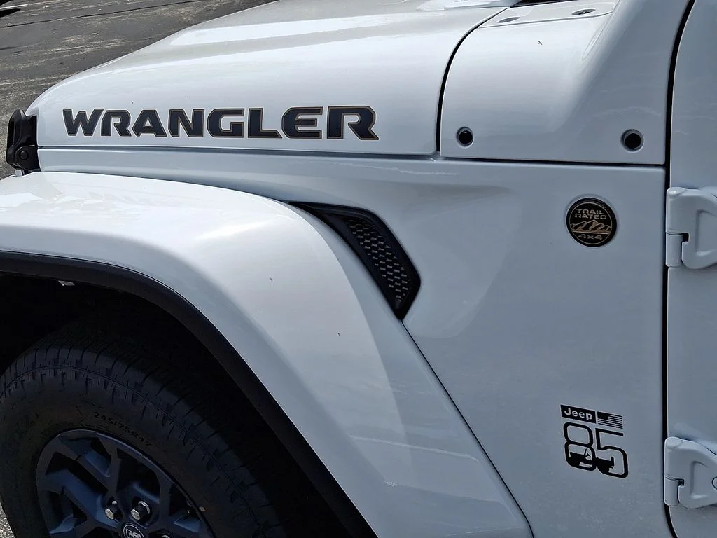 New 2026 Bright White Clear-Coat Exterior Paint Jeep 85th Anniversary Edition image 15