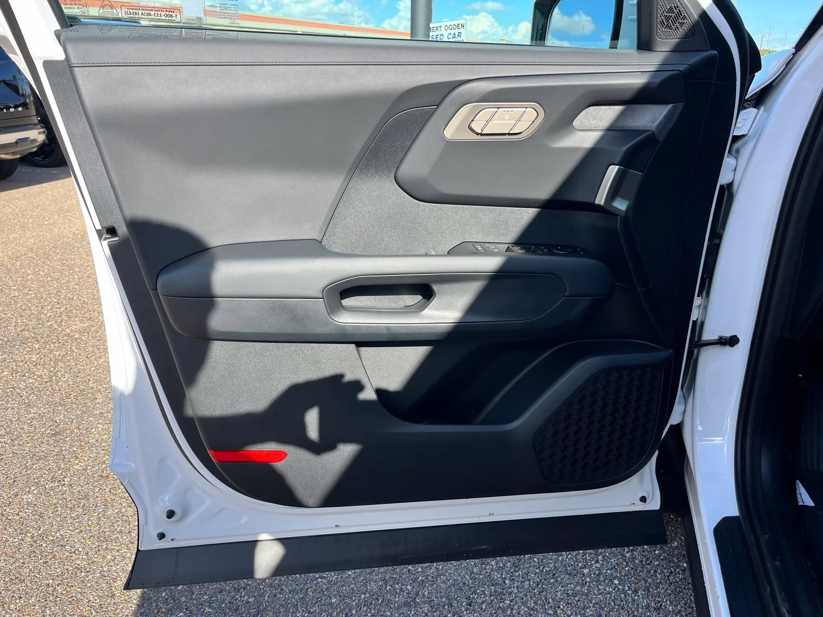 New 2027 White Kia S image 15