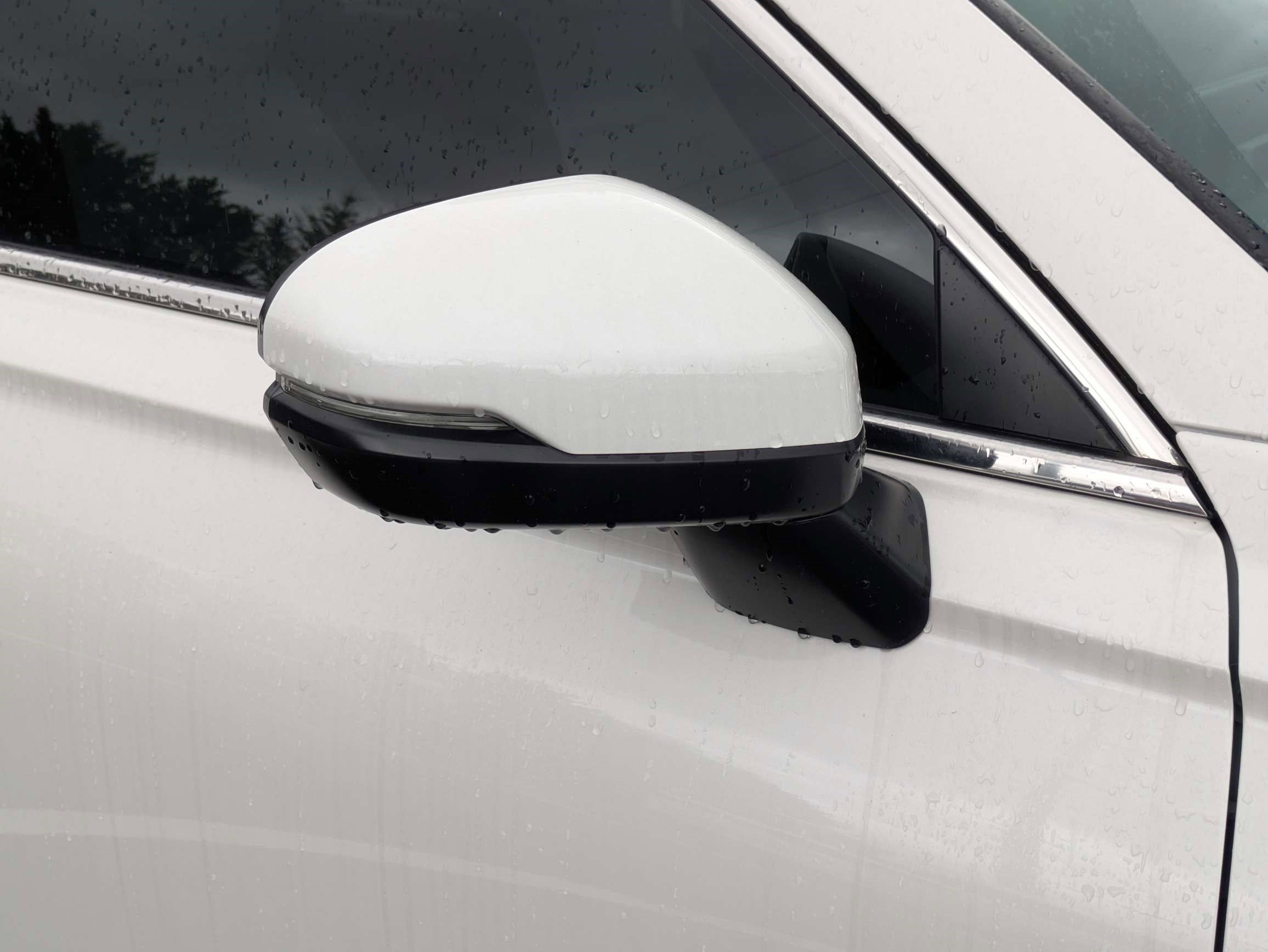 Used 2026 Platinum White Pearl Honda EX image 17