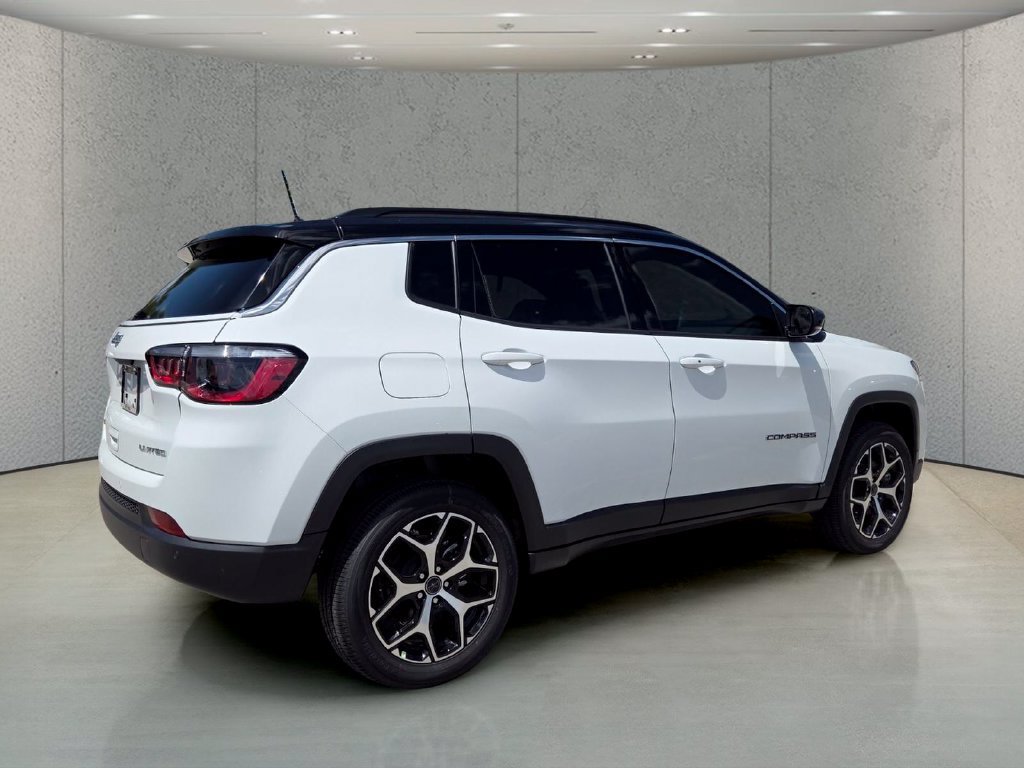 New 2026 Bright White Clear-Coat Exterior Paint Jeep Limited image 4