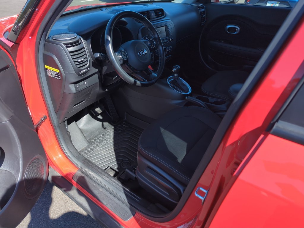 Used 2017 Red Kia Plus image 11