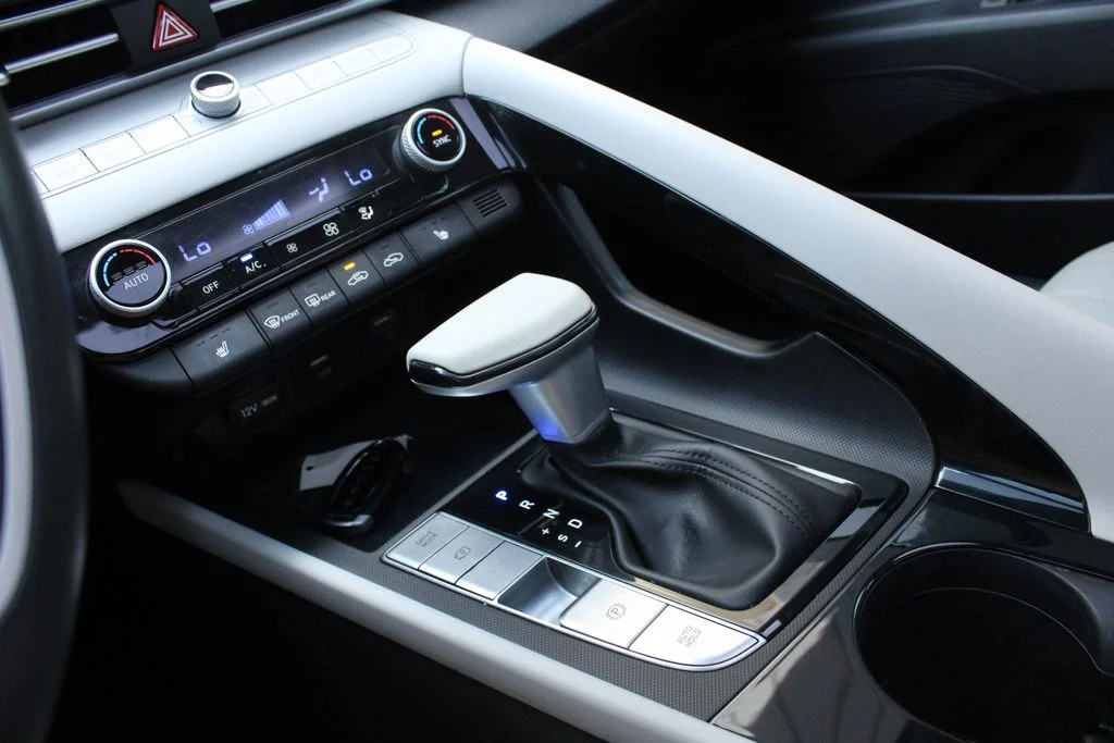 Used 2023  Hyundai Limited image 17