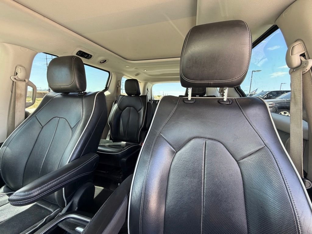 Used 2022 White Chrysler Limited image 13
