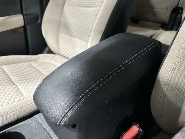 Used 2020 Black Metallic Ford SE image 27