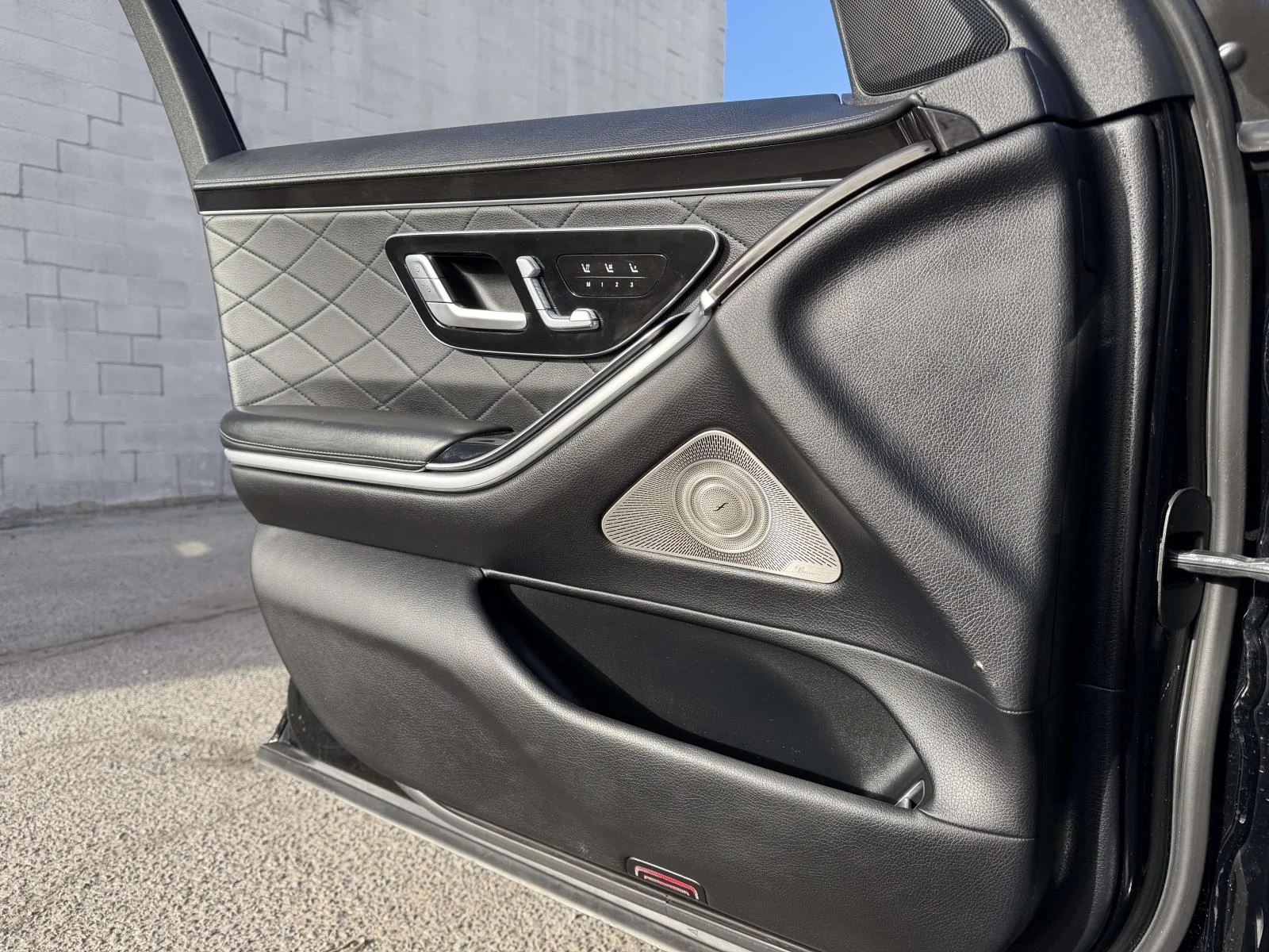Used 2022  Mercedes-Benz S 500 image 32