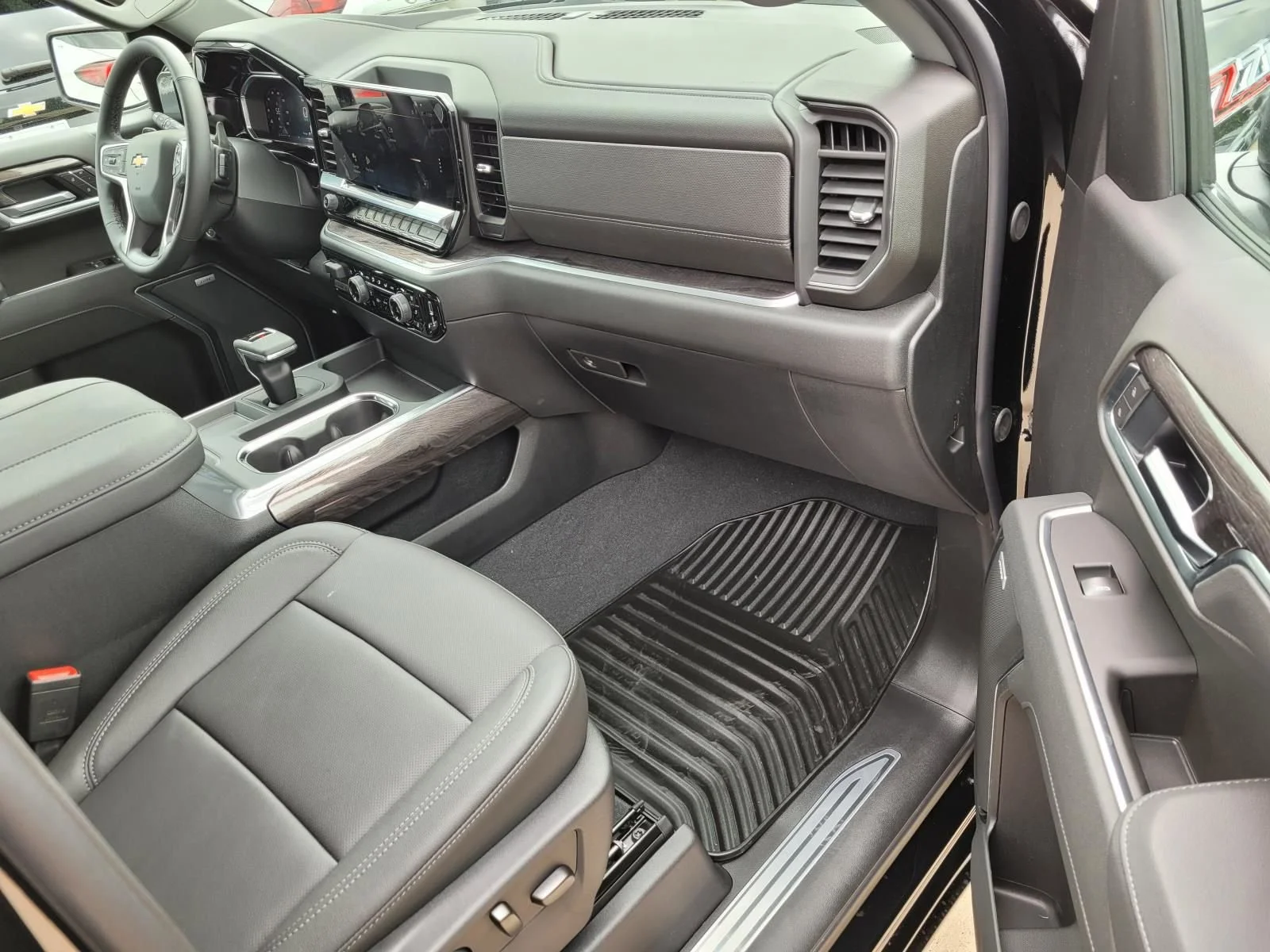 2026 Chevrolet Silverado 1500 LTZ - Photo 6