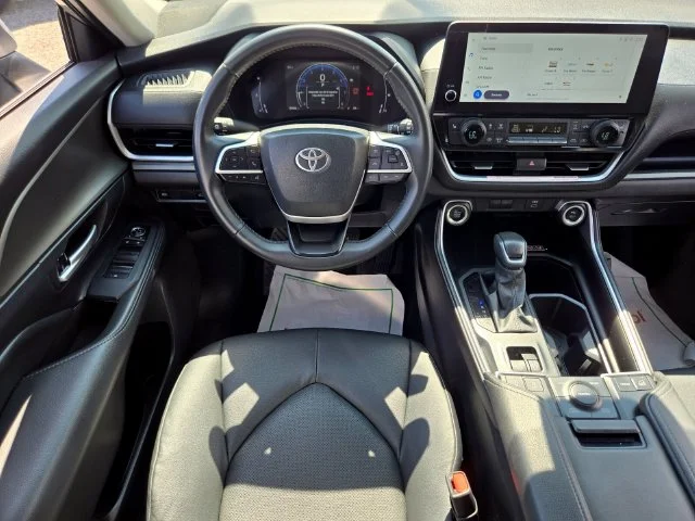Used 2025 Silver Toyota XLE image 13