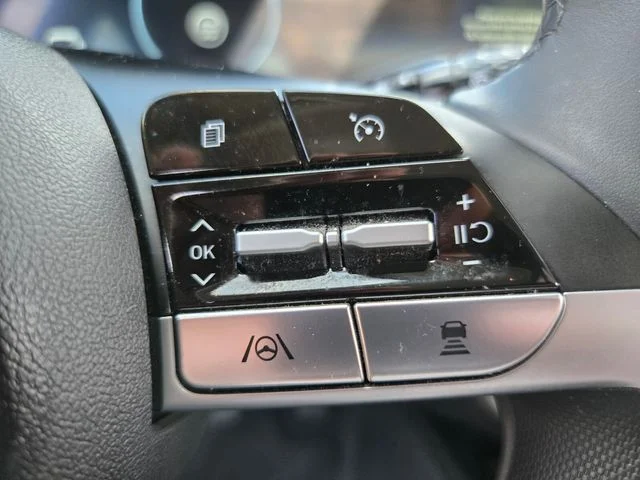 Used 2023 Gray Hyundai SEL image 31