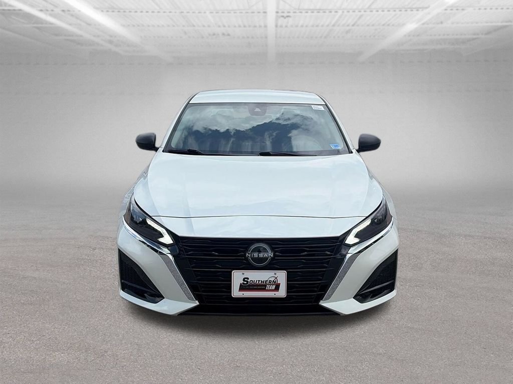 Used 2024 Pearl White Nissan 2.5 SV image 9