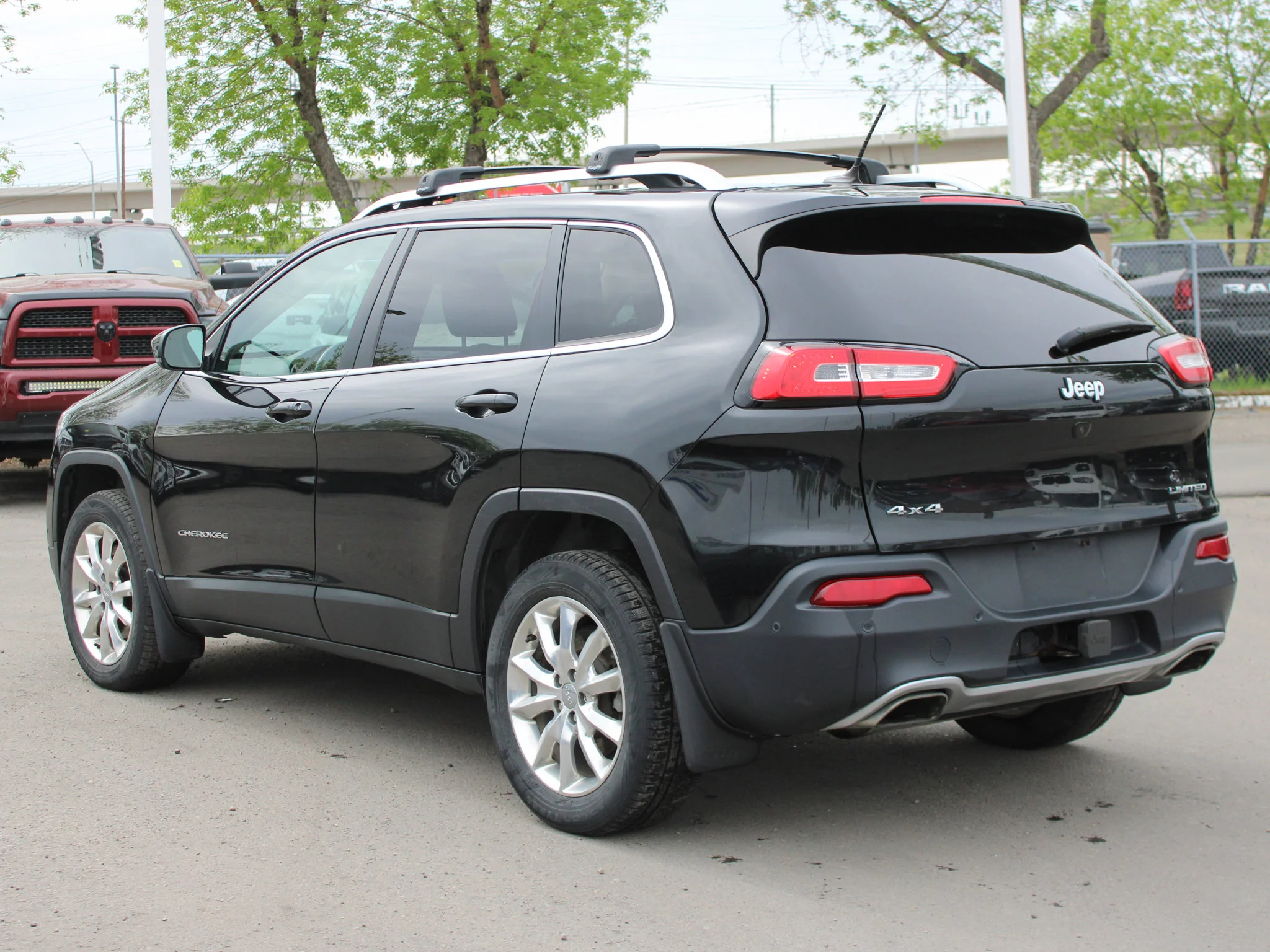 Used 2015 Black Jeep Limited * Mechanic Special | Heated/Vented Seats | Nav | Panoramic Sunroof | Roof Rails image 9