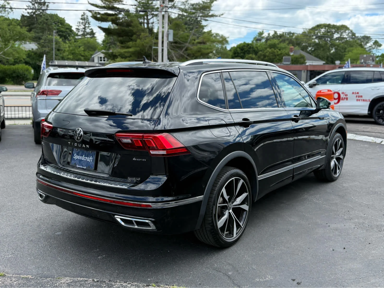 Used 2024 Deep Black Pearl Volkswagen SEL R-Line image 7