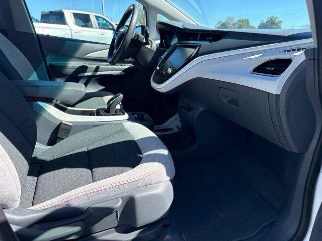 Used 2017 White Chevrolet LT image 11