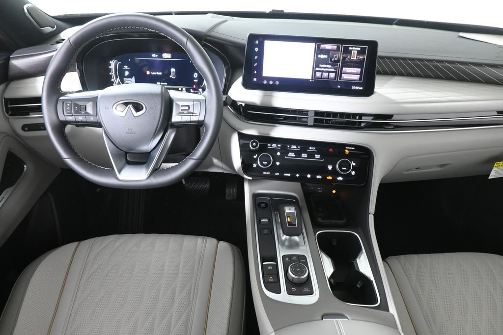 New 2027 2T RAD WHT INFINITI Autograph AWD image 17