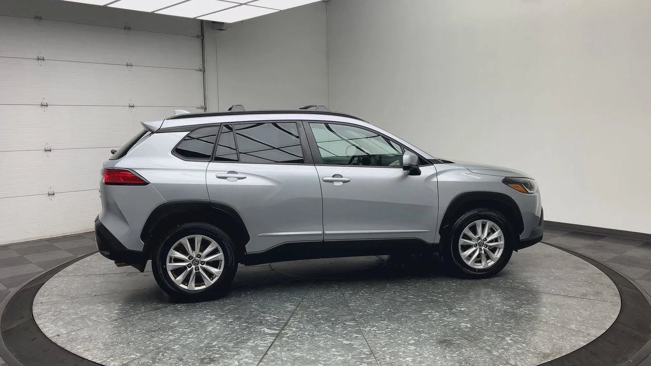 2022 Toyota Corolla Cross LE - Photo 34