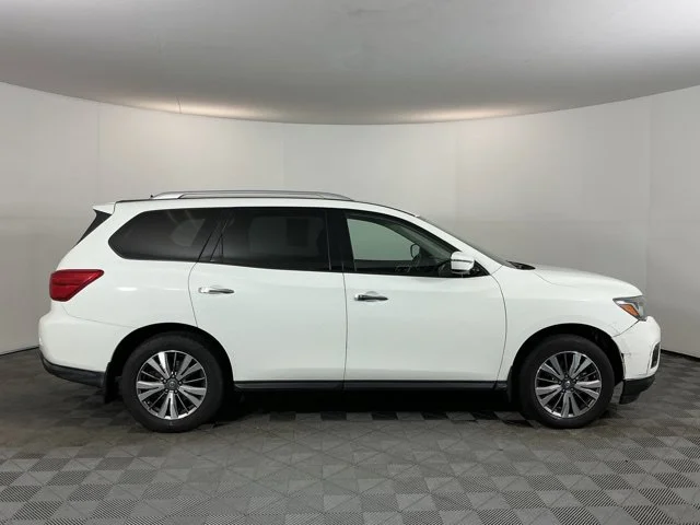 Used 2018 White Nissan S image 4