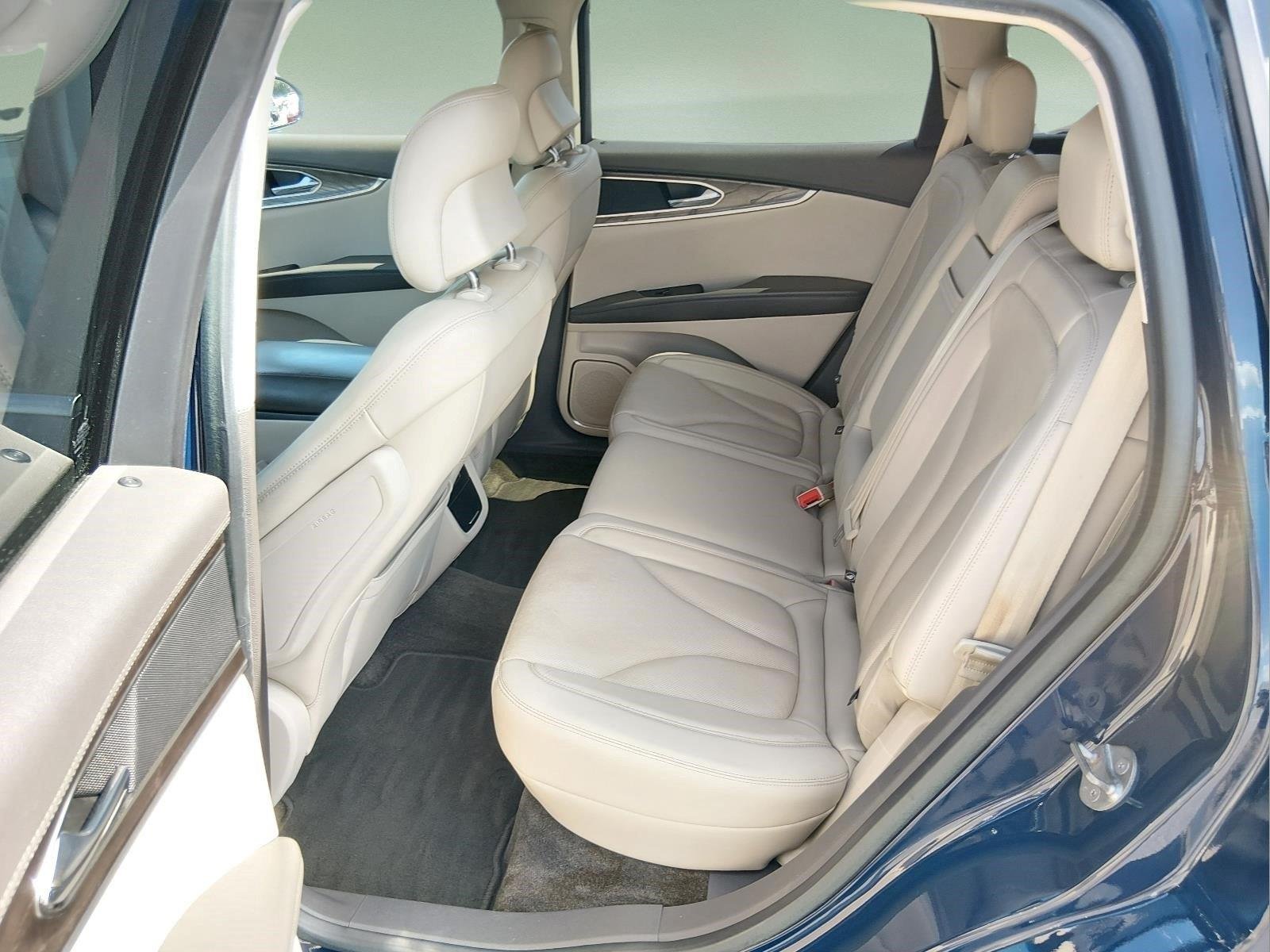 Used 2018 Blue Diamond Metallic Lincoln Reserve image 20