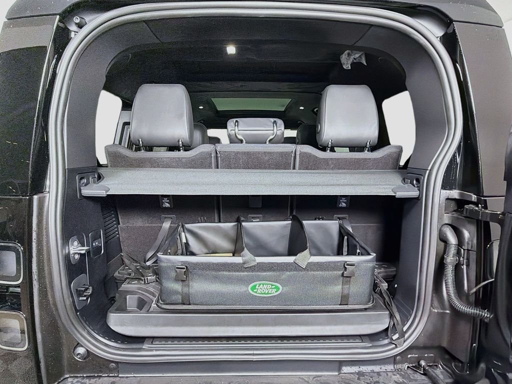 New 2026 Santorini Black Land Rover V8 image 28