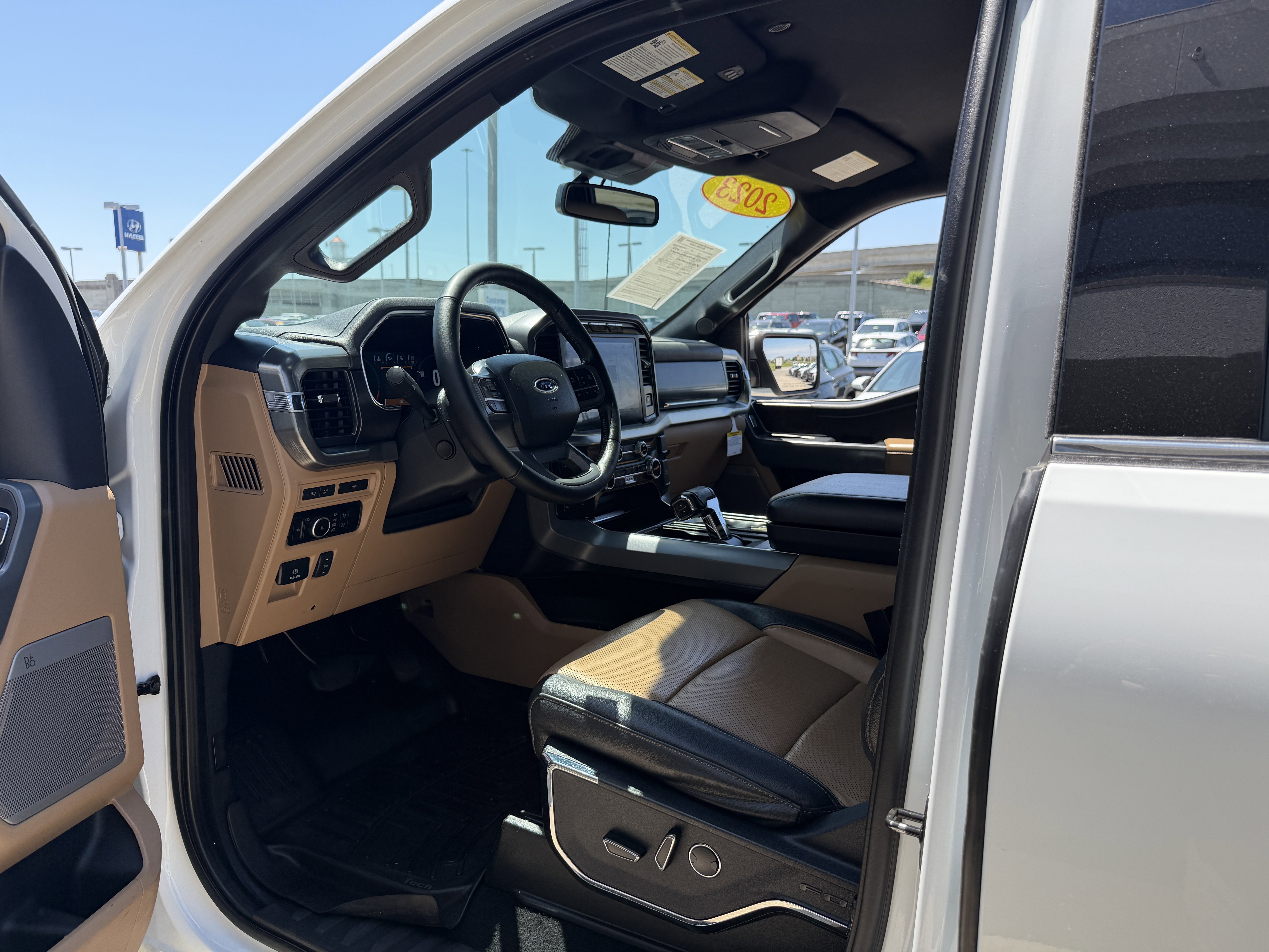 Used 2023 Oxford White Ford LARIAT image 32