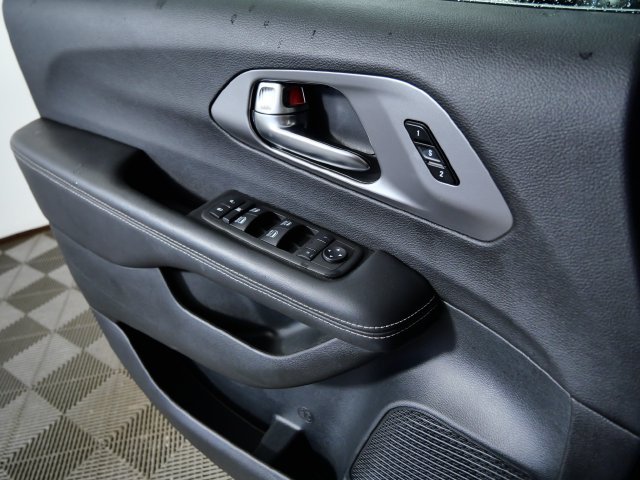 Used 2025 Black Chrysler Select image 28