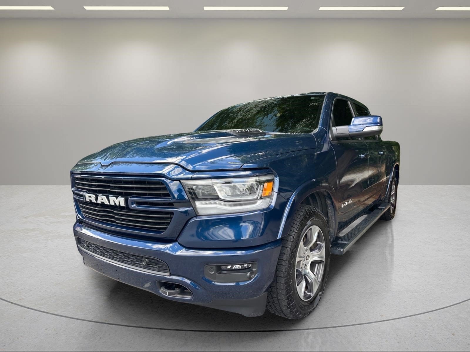 Used 2022 Patriot Blue Pearlcoat Ram Laramie image 4