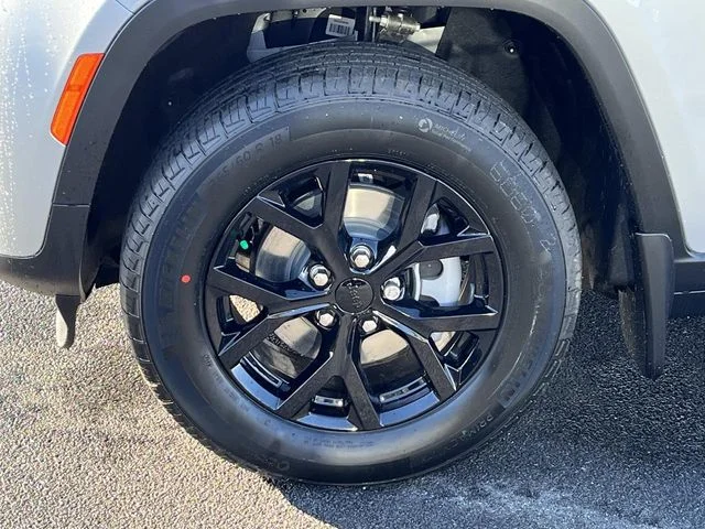 New 2026 Silver Zynith Exterior Paint Jeep Altitude image 11