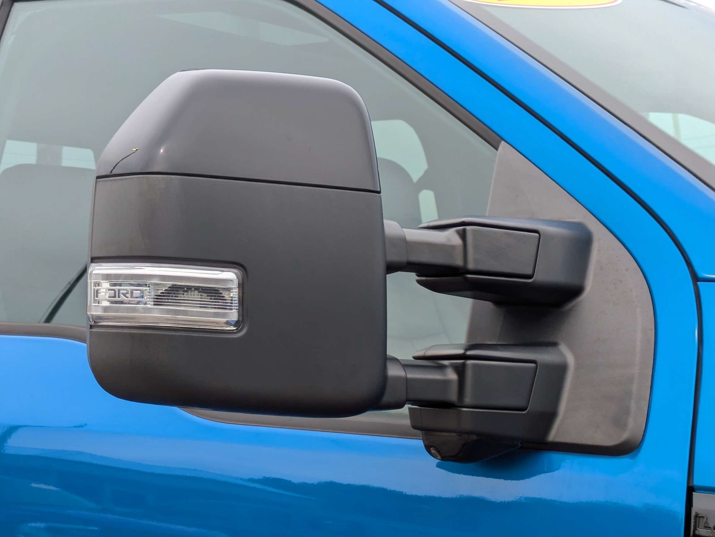 Used 2020 Velocity Blue Metallic Ford LARIAT image 13