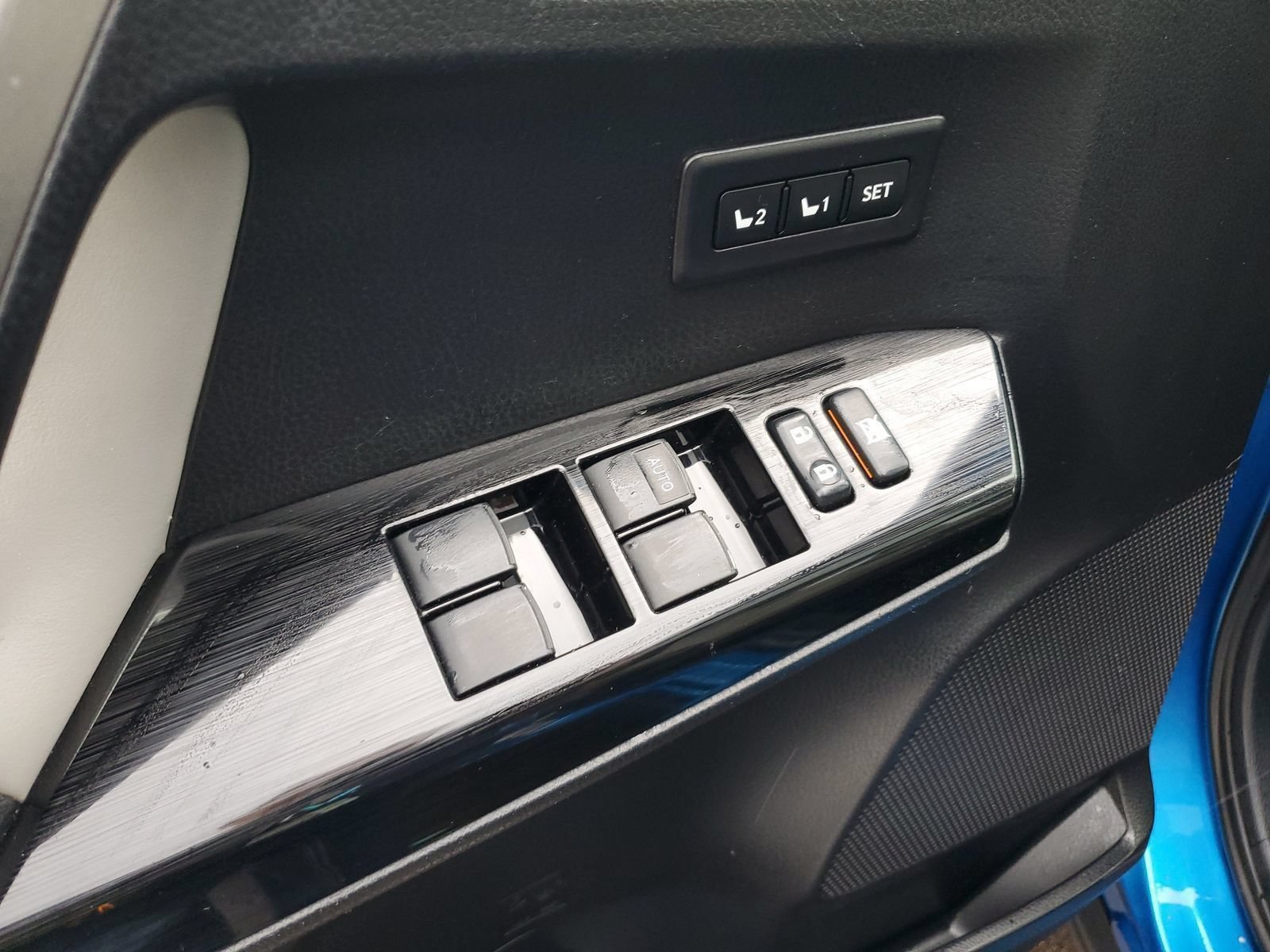 2018 Toyota RAV4 Limited - Photo 11